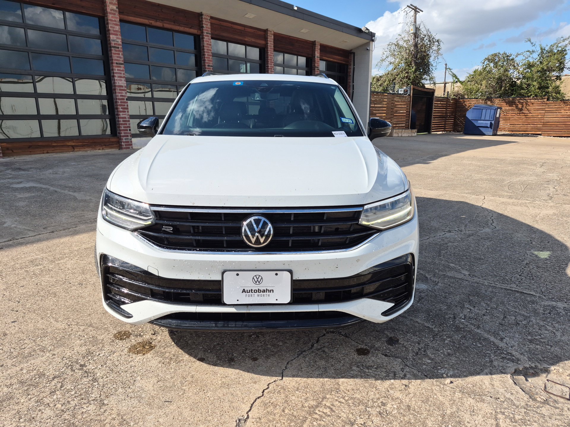 Used 2022 Volkswagen Tiguan SE R-Line FWD image 2