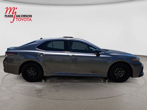 Used 2023 Toyota Camry SE FWD image 4