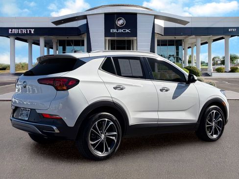 Used 2021 Buick Encore GX Essence w/ Advanced Technology Package FWD image 4