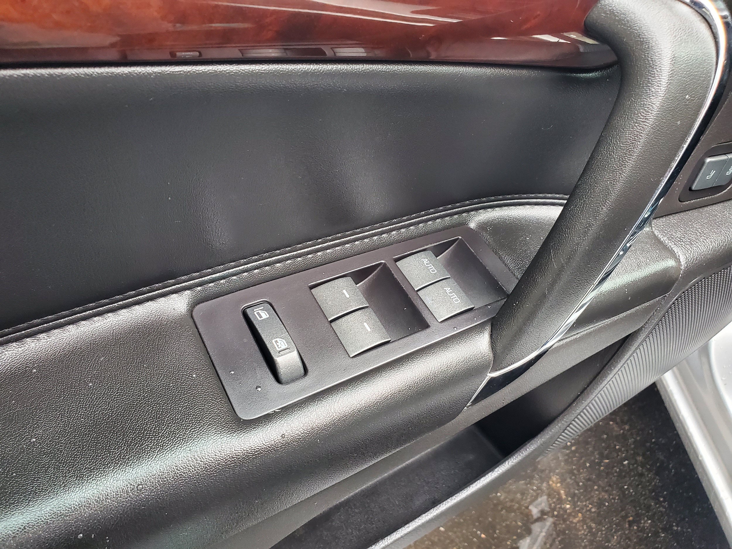 Used 2011 Lincoln MKZ FWD image 11