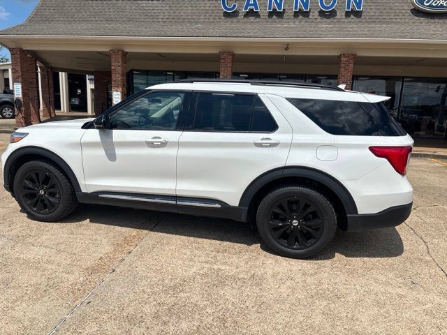 Certified 2023 Ford Explorer XLT w/ Equipment Group 202A AWD/4WD image 3