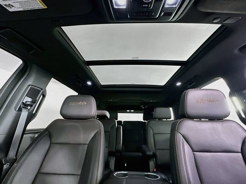 Used 2023 Chevrolet Suburban High Country AWD/4WD image 22