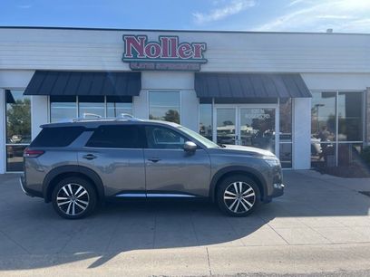 Used 2024 Nissan Pathfinder Platinum w/ Cargo Package
