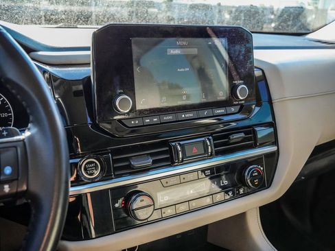 Used 2022 Nissan Pathfinder SV FWD image 31