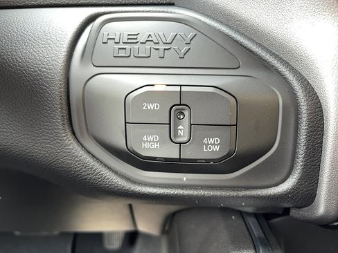 New 2026 RAM 2500 Laramie AWD/4WD image 32
