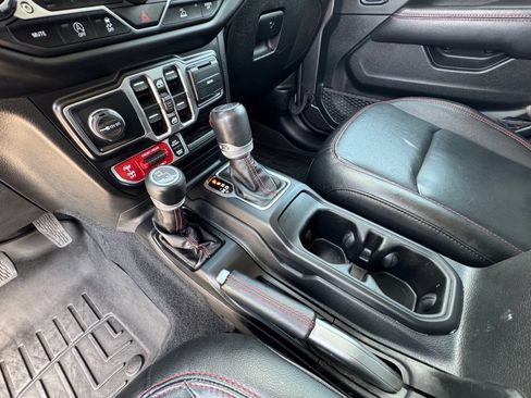 Used 2021 Jeep Gladiator Rubicon AWD/4WD image 28