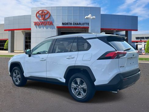 Used 2024 Toyota RAV4 LE AWD/4WD image 4