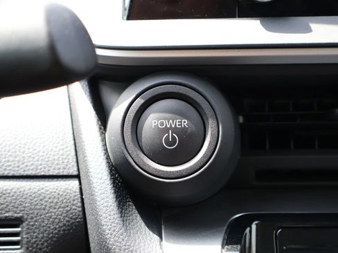 Used 2025 Toyota Prius LE FWD image 30