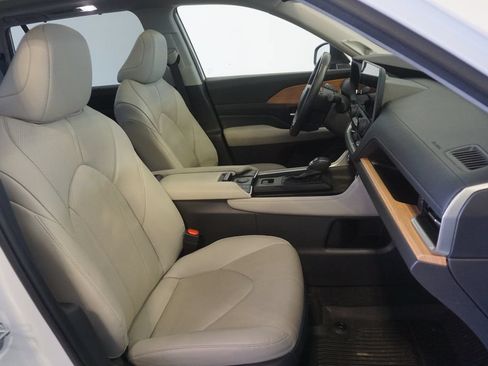 Used 2024 Toyota Grand Highlander AWD image 23