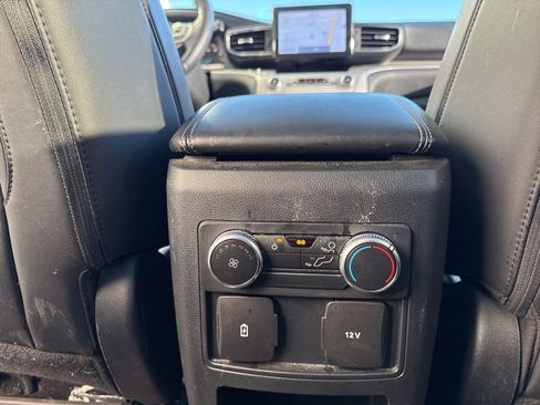 Used 2021 Ford Explorer XLT w/ XLT Sport Appearance Package image 9