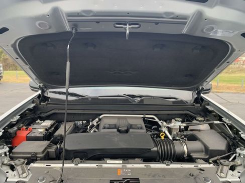 Used 2025 Chevrolet Colorado ZR2 w/ Technology Package image 16