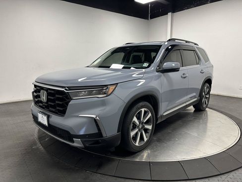 Used 2023 Honda Pilot Touring image 1