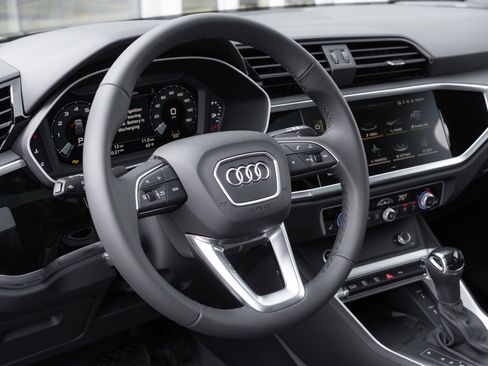 New 2025 Audi Q3 2.0T Premium image 11