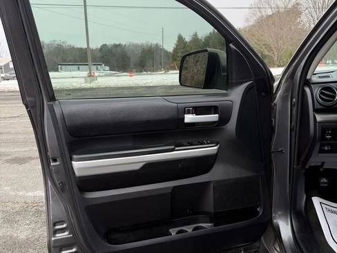 Used 2016 Toyota Tundra SR5 w/ SR5 Upgrade Package image 21