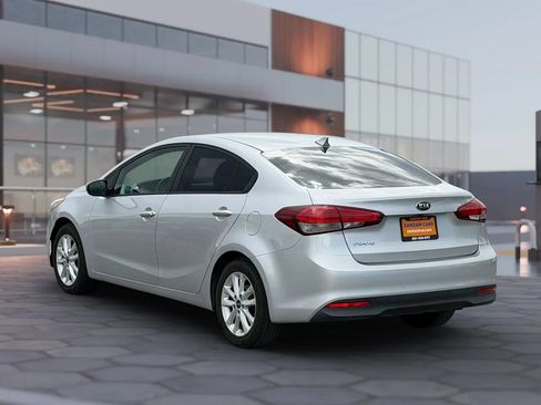 Used 2017 Kia Forte LX w/ LX Popular Package FWD image 5