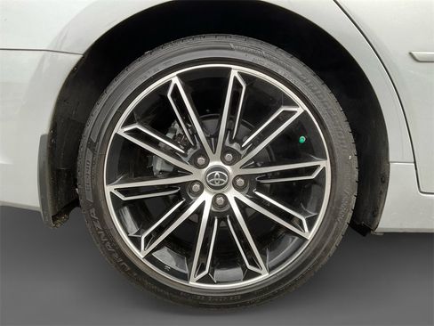 Used 2019 Toyota Avalon Touring image 15