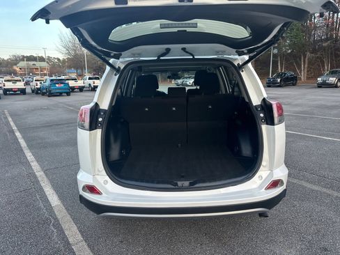 Used 2018 Toyota RAV4 XLE image 18