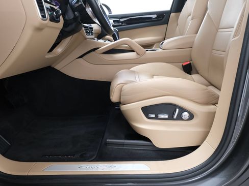 Used 2021 Porsche Cayenne AWD/4WD image 30