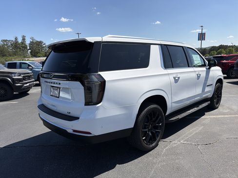 New 2026 Chevrolet Suburban LT w/ Comfort Package image 5