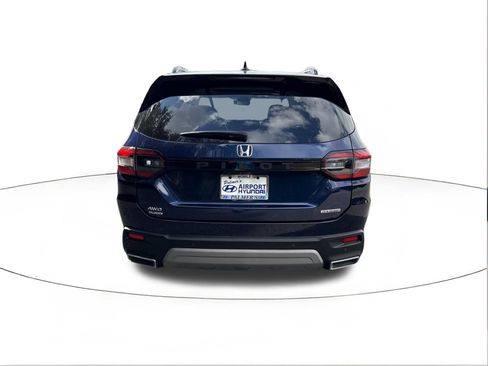 Used 2023 Honda Pilot Touring image 4