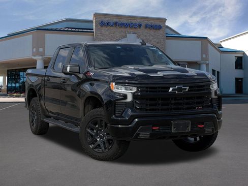 Used 2022 Chevrolet Silverado 1500 LT Trail Boss w/ LT Trail Boss Premium Package AWD/4WD image 1