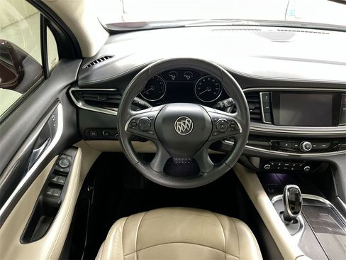 Used 2019 Buick Enclave Essence image 11