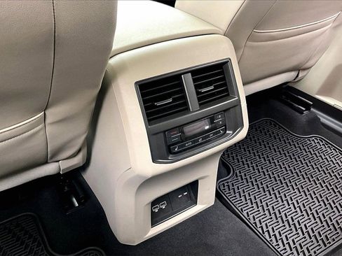 Used 2021 Volkswagen Atlas SEL Premium image 34