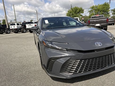 Used 2025 Toyota Camry SE FWD image 10