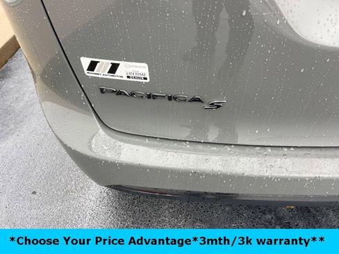 Certified 2022 Chrysler Pacifica Touring-L w/ S Appearance Package image 5