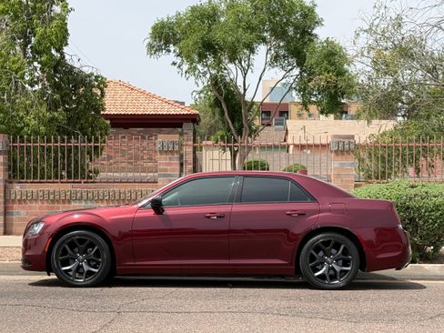Used 2021 Chrysler 300 Touring w/ Sport Appearance Package RWD image 3