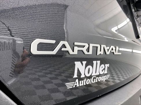 Used 2025 Kia Carnival image 8