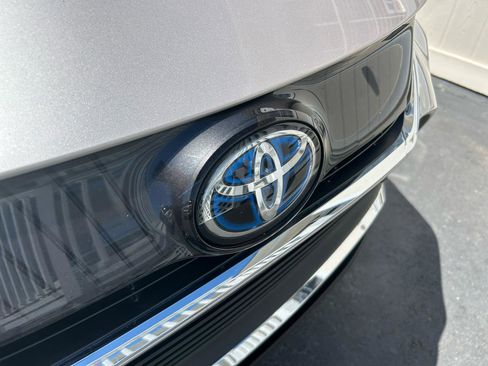 Used 2023 Toyota Venza XLE image 36