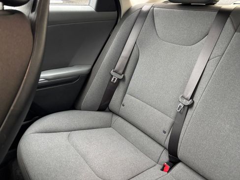 Used 2025 Kia K4 LXS image 39