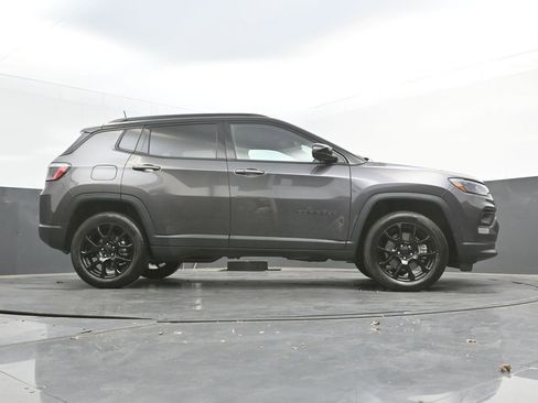 Used 2023 Jeep Compass Latitude AWD/4WD image 39