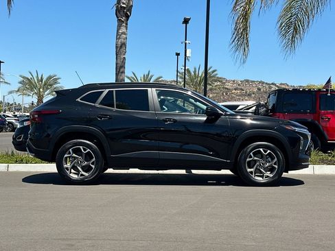 New 2026 Chevrolet Trax LT w/ LT Convenience Package FWD image 3