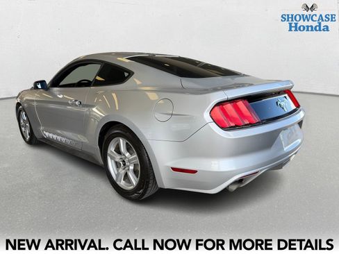Used 2015 Ford Mustang Coupe image 4