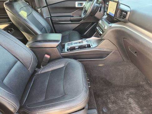 Used 2020 Ford Explorer XLT image 19