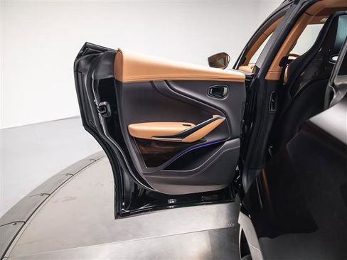 New 2026 Aston Martin DBX 707 image 33