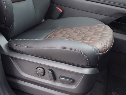 New 2026 Nissan Armada Platinum image 12