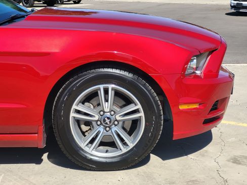 Used 2013 Ford Mustang Premium w/ Comfort Pkg RWD image 7