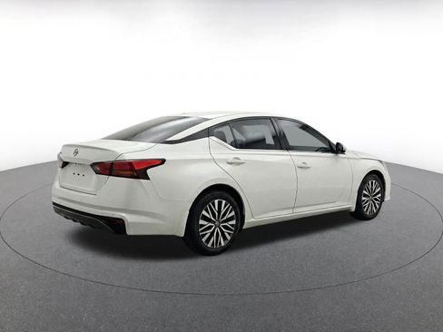 Used 2025 Nissan Altima 2.5 SV FWD image 9
