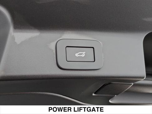 Used 2024 Jaguar F-PACE R-Dynamic S image 32