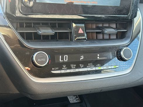 Used 2025 Toyota Corolla LE image 19