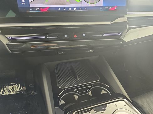 Used 2026 BMW 530i xDrive w/ Premium Package image 27