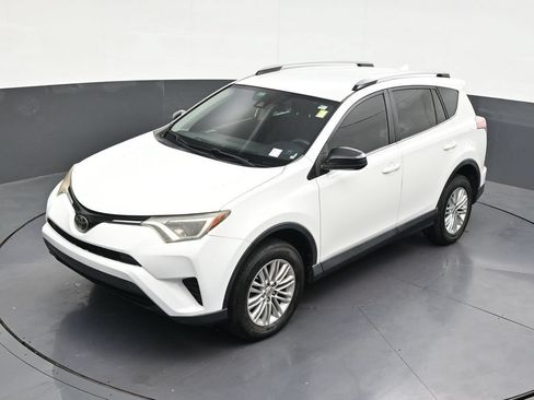 Used 2017 Toyota RAV4 LE FWD image 19