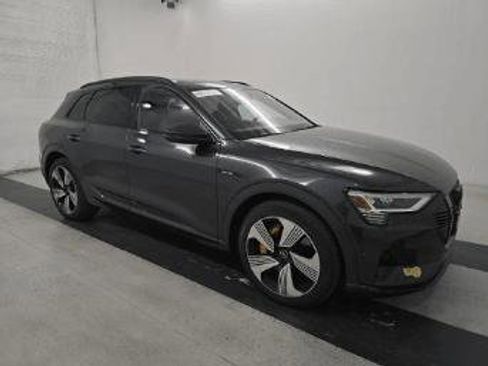 Used 2022 Audi e-tron Premium Plus w/ Premium Plus Package image 3