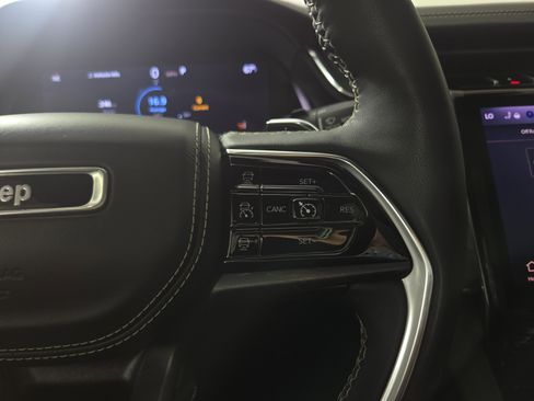 Certified 2023 Jeep Grand Cherokee L Overland w/ Luxury Tech Group IV image 18