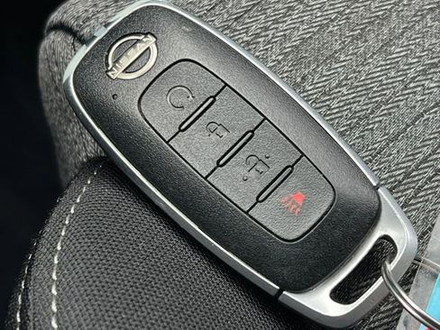 Used 2023 Nissan Rogue SV image 27