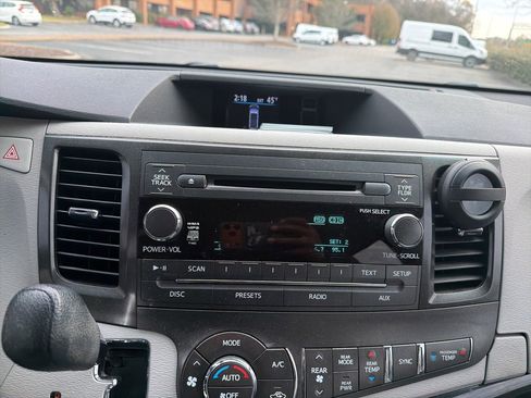 Used 2013 Toyota Sienna LE image 10