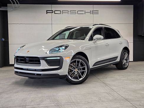 Certified 2026 Porsche Macan AWD/4WD image 1